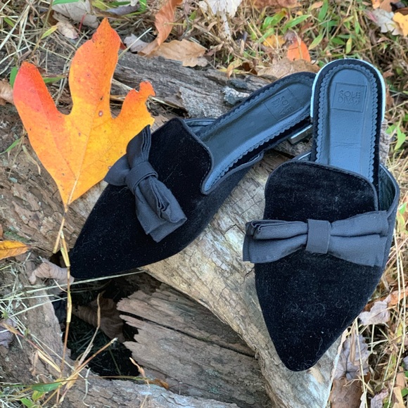 sole dna Shoes - Comfy velvet slides beautiful details takin offers